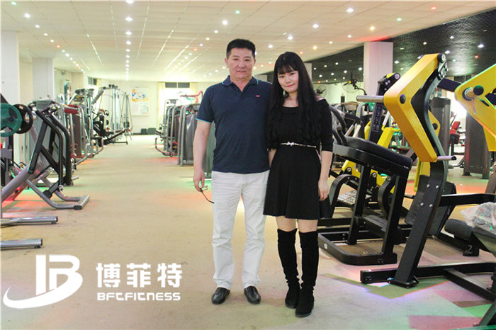 蒙古客户来广州博菲特公司购买健身器材