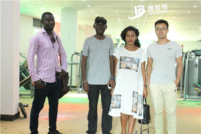 乌干达客户来中国进口博菲特的健身器材