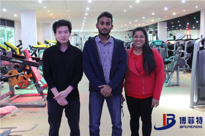 斯里兰卡客户来中国广州博菲特健身器材有限公司进口健身器材