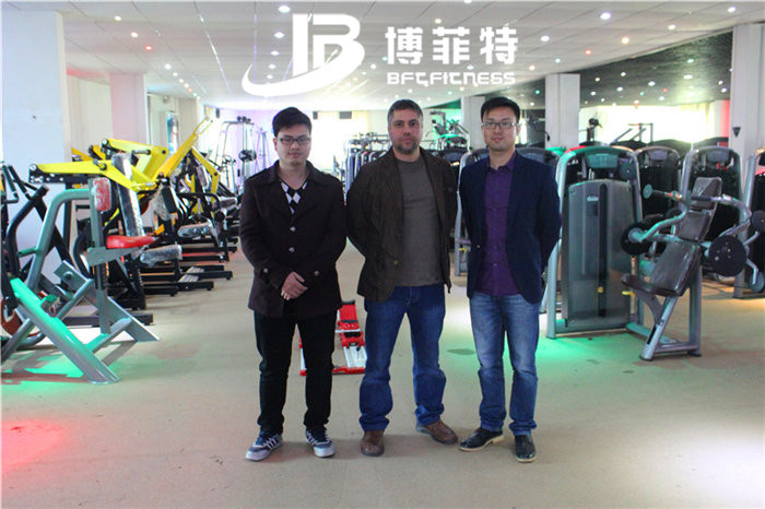 黎巴嫩客户来中国广州博菲特健身器材有限公司进口健身器材