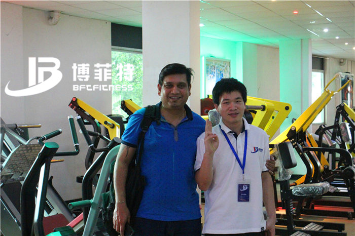 巴林客户来中国广州博菲特健身器材有限公司进口健身器材