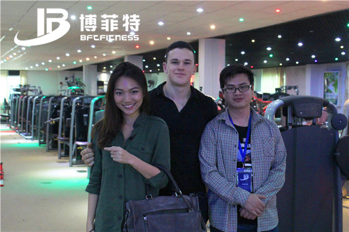 香港客户来中国广州博菲特健身器材有限公司购买健身器材