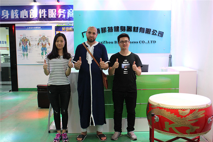 阿尔及利亚客户来中国广州博菲特健身器材有限公司为他们的健身房采购商用健身器材
