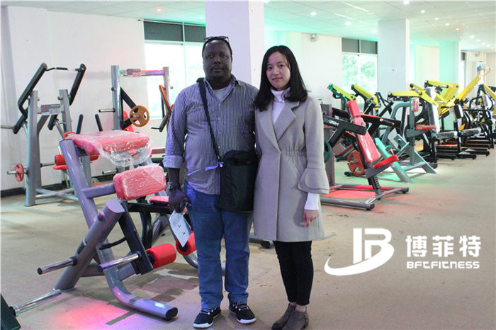 肯尼亚客户来中国广州博菲特健身器材有限公司进口健身器材