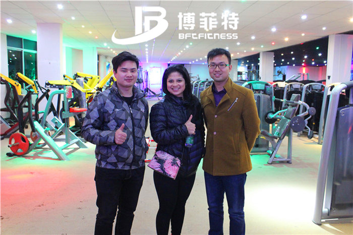 马来西亚客户来中国广州博菲特健身器材有限公司进口健身器材