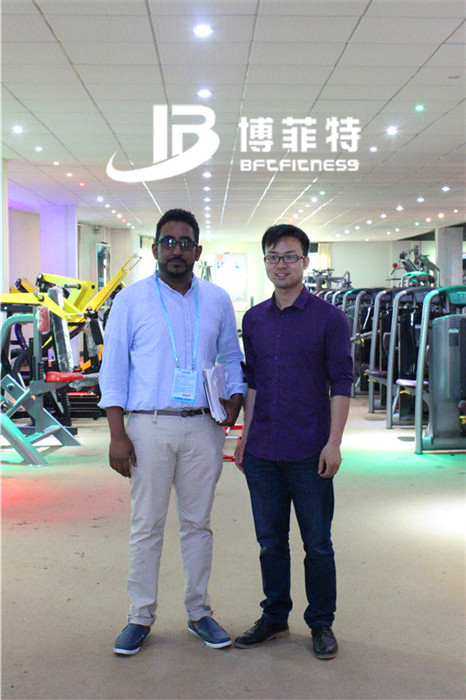 阿联酋客户来中国广州博菲特健身器材有限公司购买健身器材