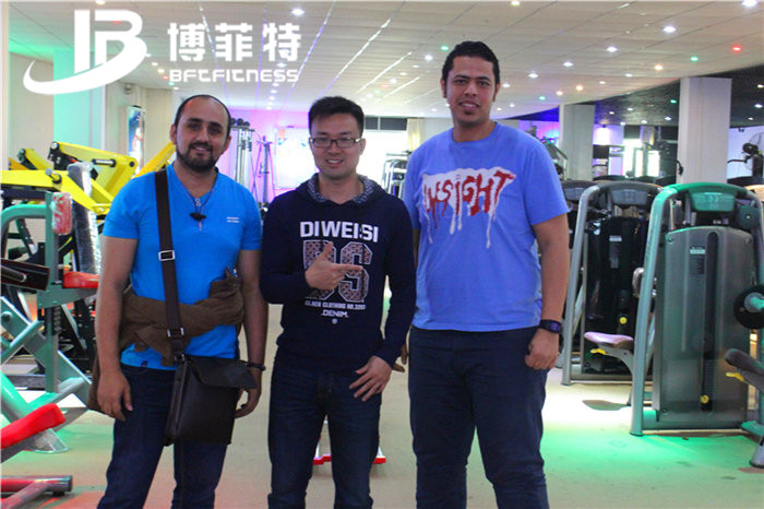 埃及客户来中国广州博菲特健身器材有限公司购买健身器材